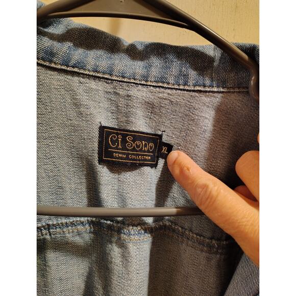 Ci Sono Womens Size XLarge Blue Distressed Button Up Denim Jacket Light Wash - Picture 4 of 4